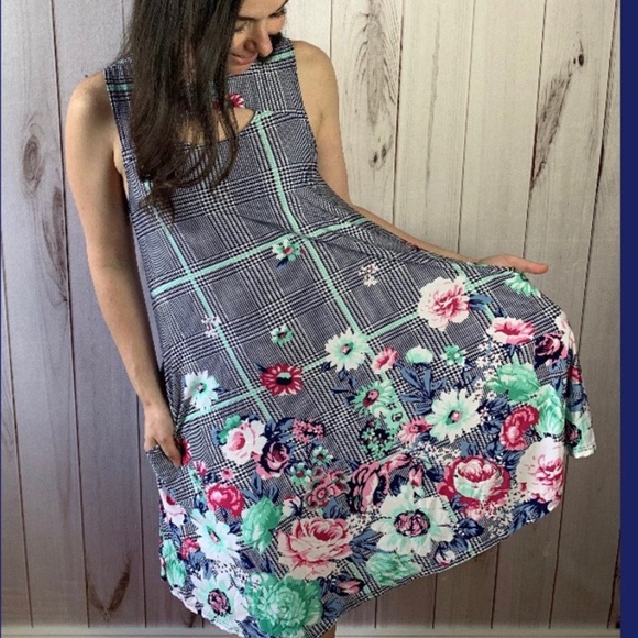 The Charlotte Dress- floral cutout neckline dress - Picture 5 of 9